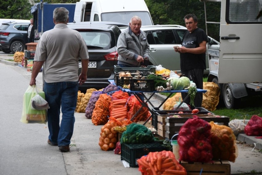 Po trzech tygodniach wracamy na jędrzejowskie targowisko. W...