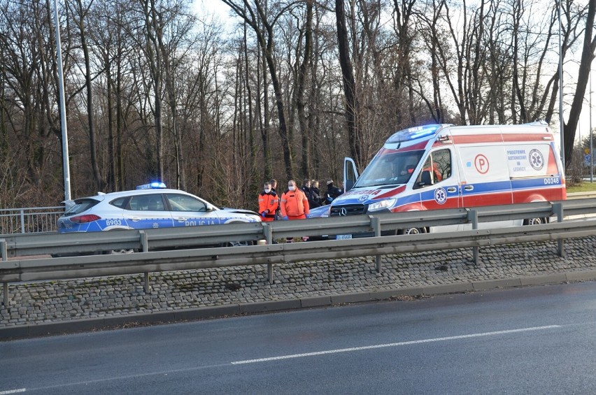 Policyjny pościg ulicami Głogowa! Daewoo uderzyło w radiowóz. Zdjęcia