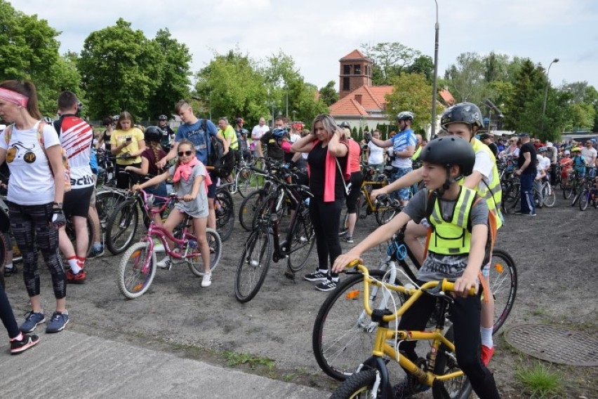 Blisko pięciuset mieszkańców Pruszcza i okolic pojechało w przejeździe rowerowym "Rowerem przez Pruszcz" [ZDJĘCIA]