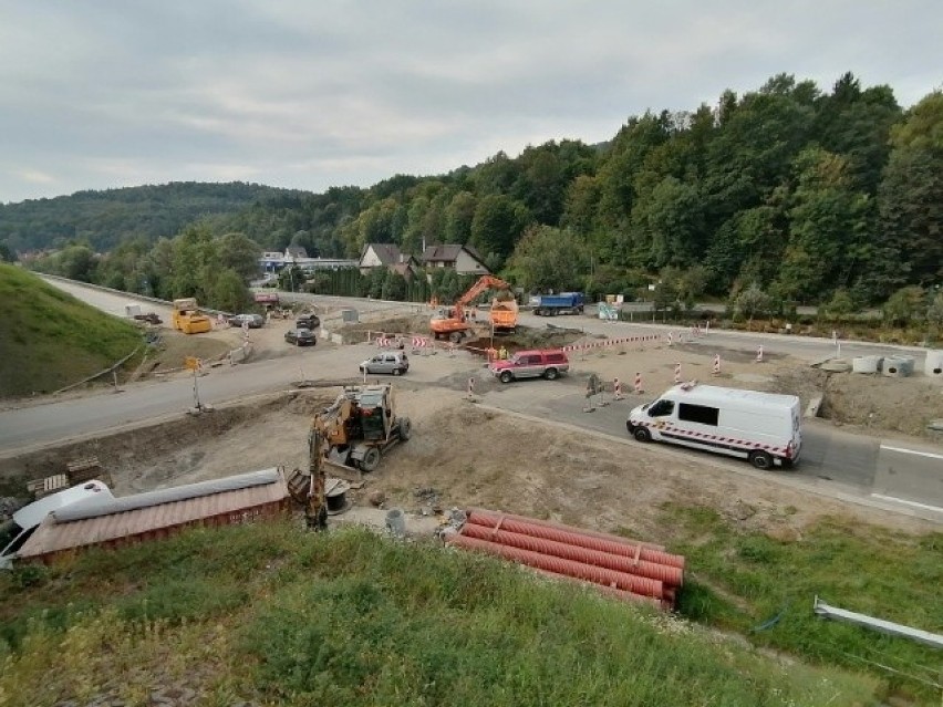 Tak wygląda aktualnie plac budowy ronda w Pcimiu