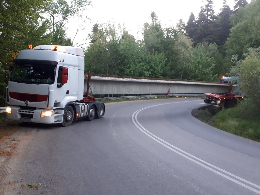 Do zdarzenia doszło w środę nad ranem na serpentynach drogi...