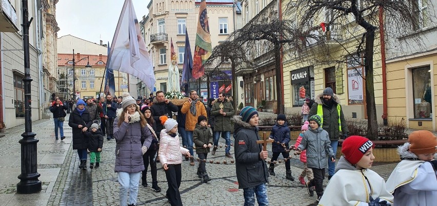 Uczestnicy Rodzinnego Różańca przeszli w sobotę ulicami...