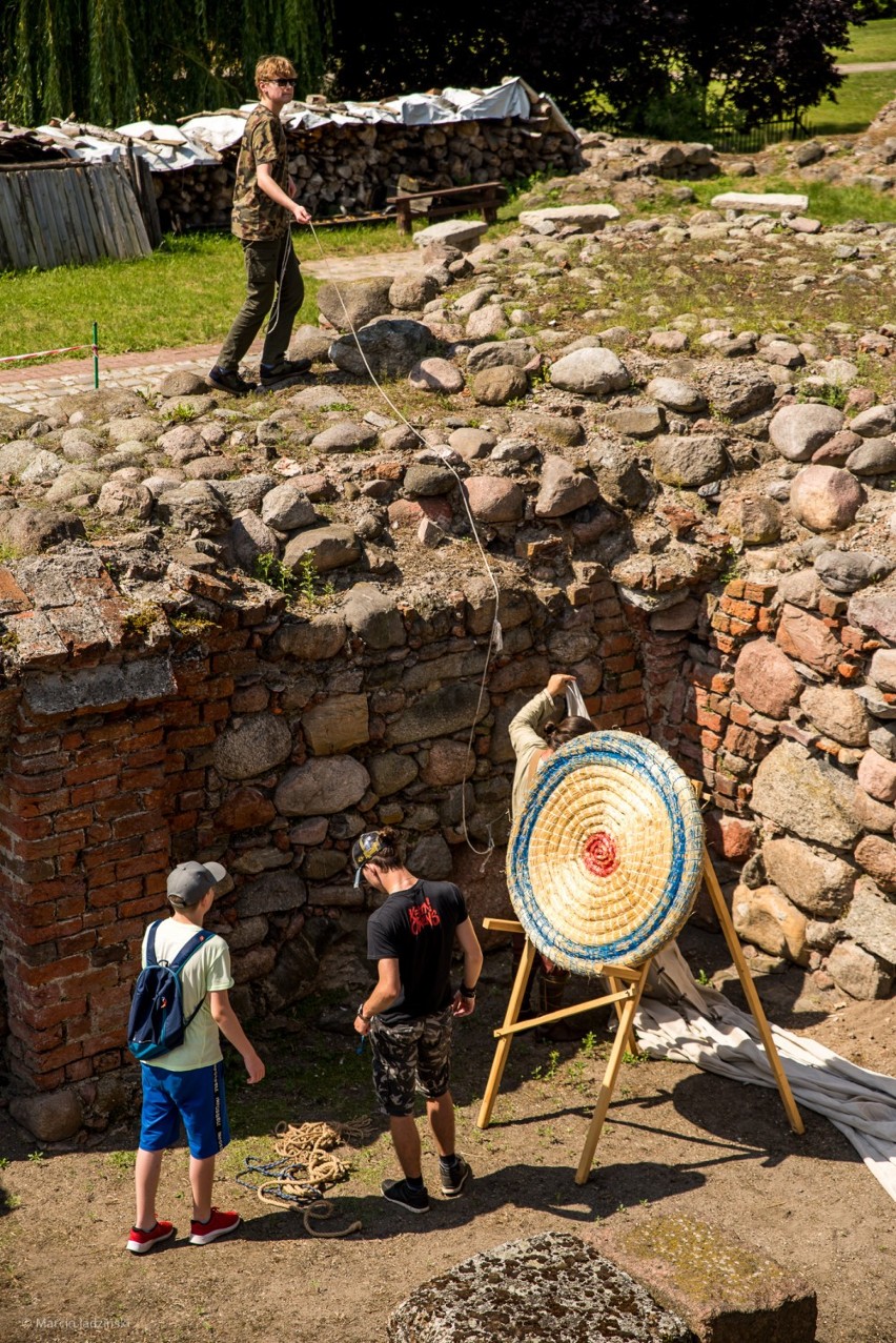 Stowarzyszenie Sagitta zaprosiło mieszkańców Brodnicy, turystów do ruin brodnickiego zamku. Zobaczcie zdjęcia 