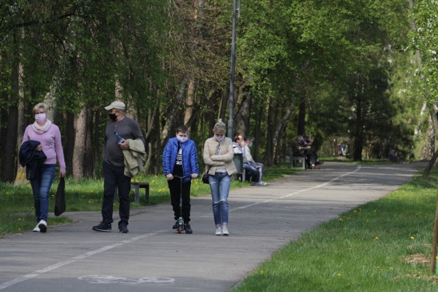 Choć w ostatnich dniach pogoda nas nie rozpieszcza, warto wybrać się na zewnątrz i odetchnąć świeżym powietrzem. Gdzie warto wybrać się na spacer w Zagłębiu i okolicach?

Zobacz kolejne zdjęcia. Przesuwaj zdjęcia w prawo - naciśnij strzałkę lub przycisk NASTĘPNE