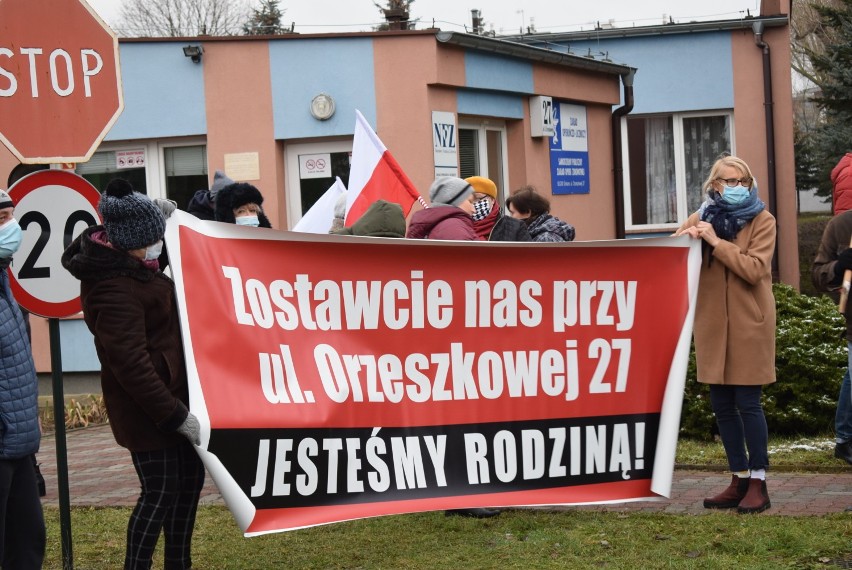 ZOL Gniezno. Pracownicy zakładu i rodziny chorych protestują. „To kupczenie chorymi”