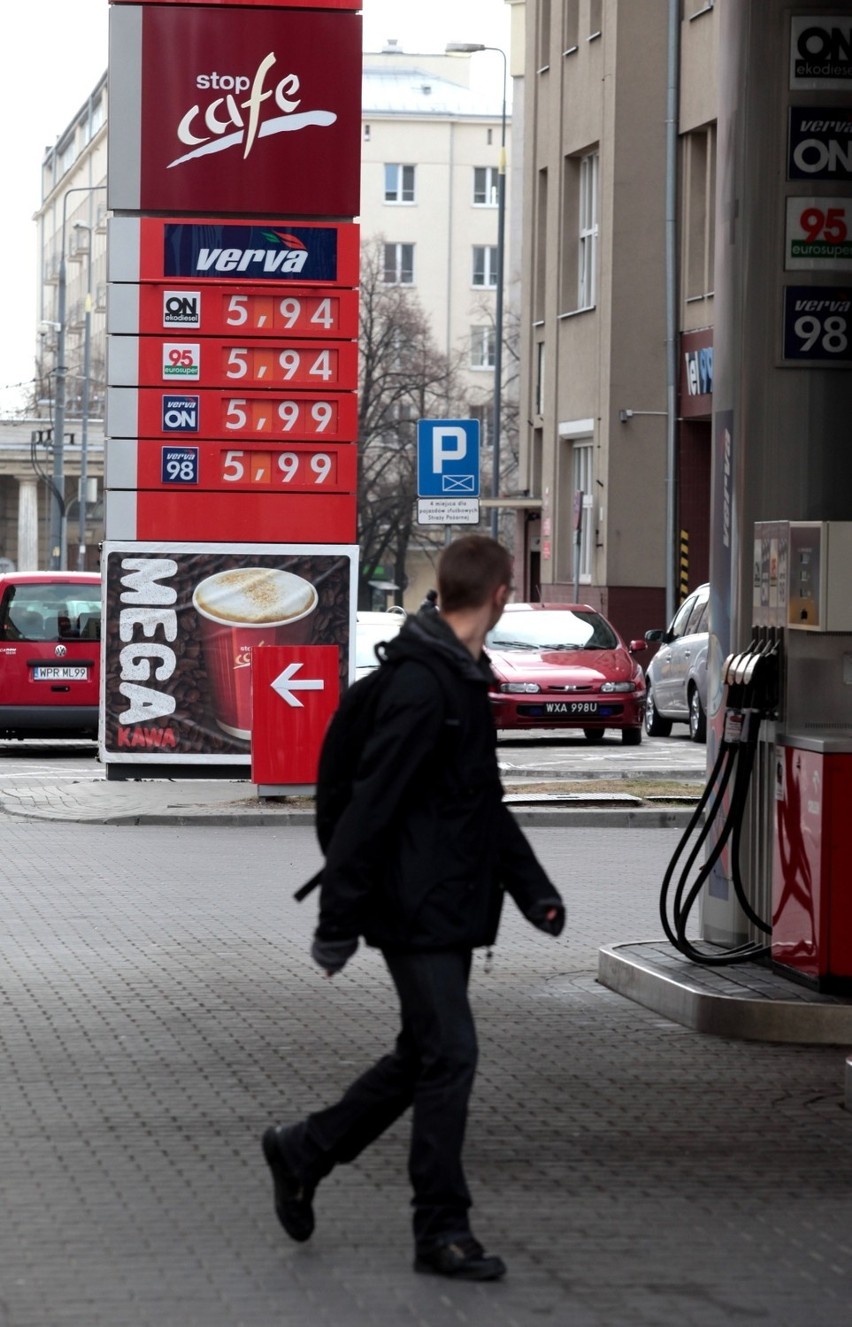 Ceny paliw na stacji przy ul. Polnej 1 w Warszawie, na...