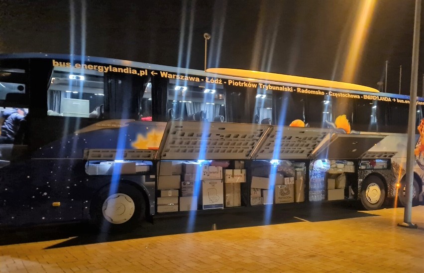 Pierwsze autokary z darami w ramach akcji Fundacji Gotowi do...