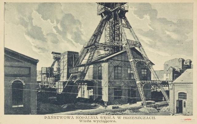 Po I wojnie światowej zakład działał pod nazwą Państwowa Kopalnia Węgla Brzeszcze. Była to wówczas jedyna państwowa kopalnia w odrodzonej Polsce. Na zdjęciu widok od strony wieży wyciągowej