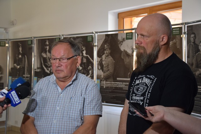 Bronisław Talkowski (z lewej) mówi, że wstrzymanie budowy kurnika jest sukcesem, ale nie zamierza spoczywać na laurach
