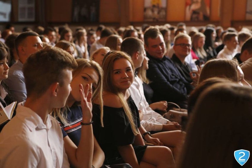 Zakończenie roku szkolnego w "Tischnerze" w Żorach. Młodzież już cieszy się z wakacji! ZDJĘCIA