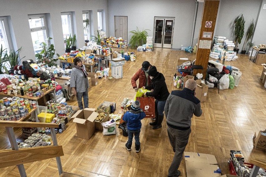 W zabrzańskim Centrum Organizacji Pozarządowych trwa zbiórka darów dla Ukrainy. Zobacz, jak pomóc!