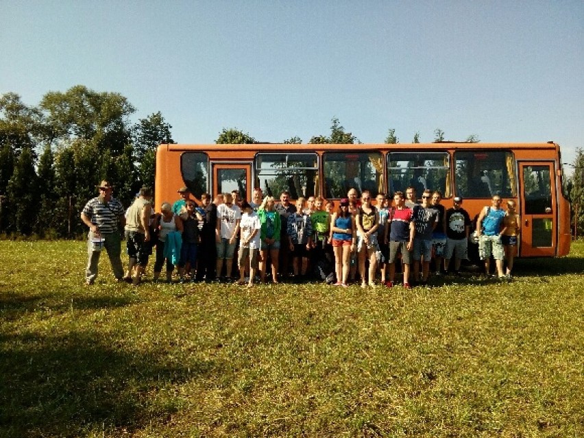 Spływ kajakowy zorganizował Mariusz Rybka organizator tego typu wydarzeń na terenie gminy Radomin