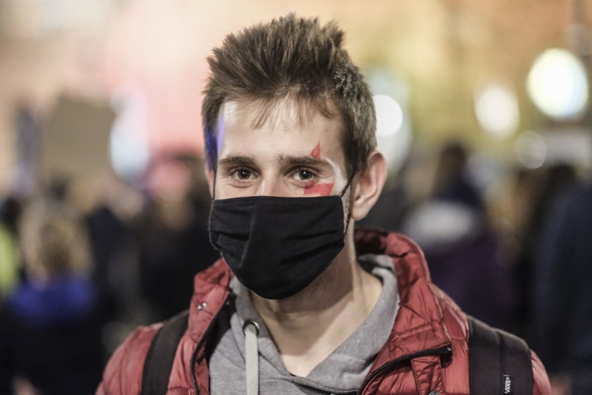 Kolejny dzień masowych protestów w Toruniu: uczestnicy zablokowali miasto w rytmie Czarnego Disko                         