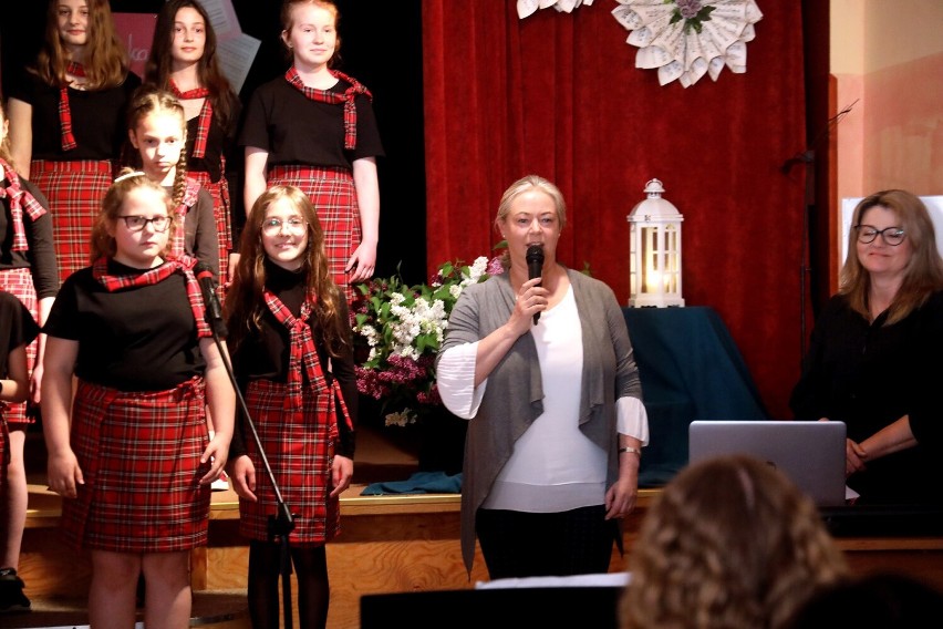 "Co nam w duszy gra". Koncert uczniów Szkoły Podstawowej nr9 w Legnicy, zobaczcie zdjęcia