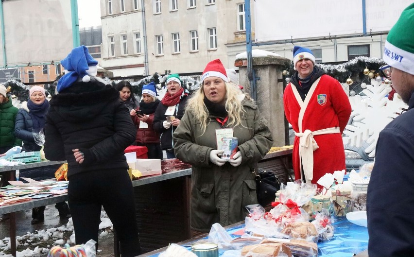 Świąteczny jarmark i wspólne kolędowanie dla chorej Ewy Szczepańskiej w Legnicy