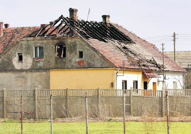 Spalony budynek nie nadaje się do zamieszkania