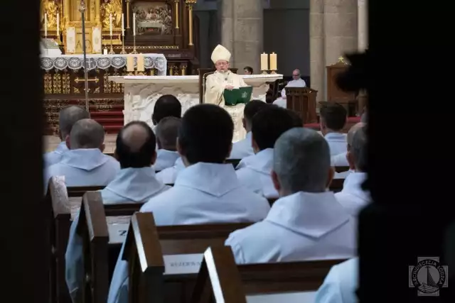 Do tej pory w archidiecezji łódzkiej  nadzwyczajnymi szafarzami komunii św. byli mężczyźni