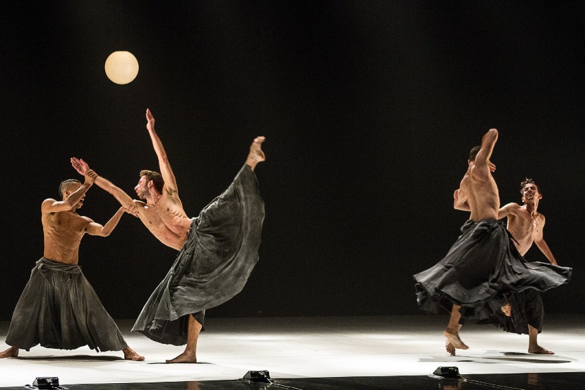 Spektakl " If At All" Kibbutz Contemporary Dance Company...
