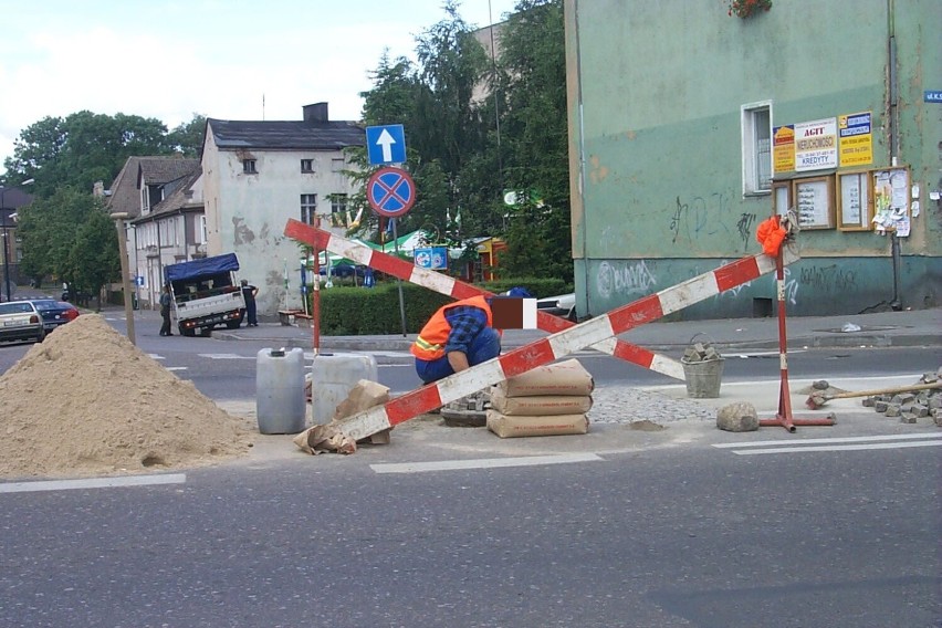 Zapadnięte studzienki - zmora kierowców, stąd pomysł na ich...