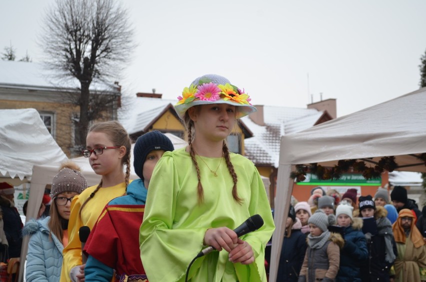 Świąteczne występy dzieci z Miejskiego-Gminnego Przedszkola,...