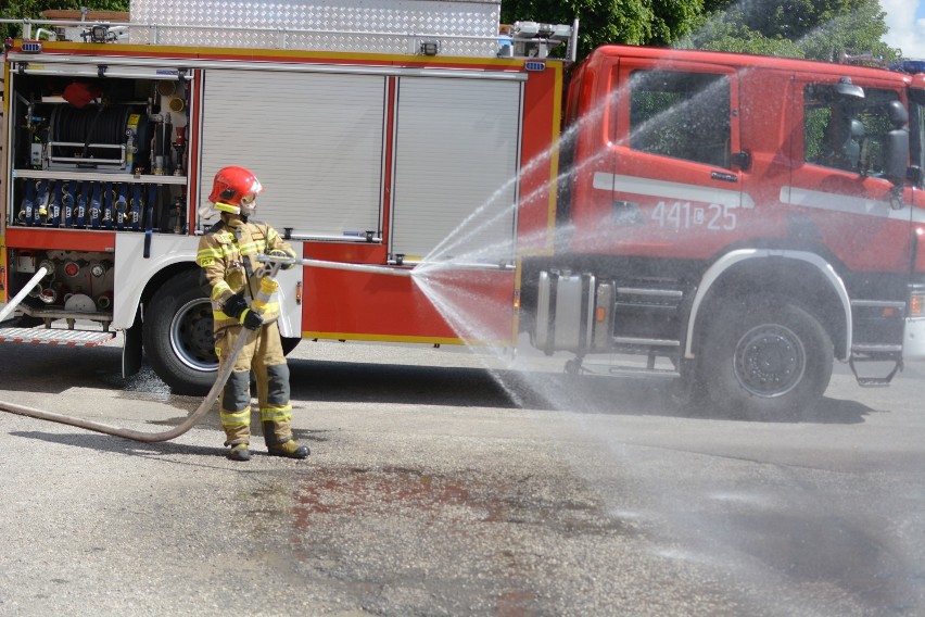 Strażacy z Grudziądza dostali lance gaśnicze w prezencie od miejskiej spółki