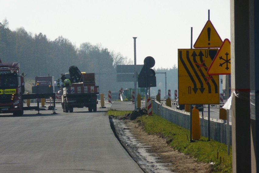 Budowa autostrady A1 między Radomskiem i Kamieńskiem na ukończeniu [ZDJĘCIA, FILM]