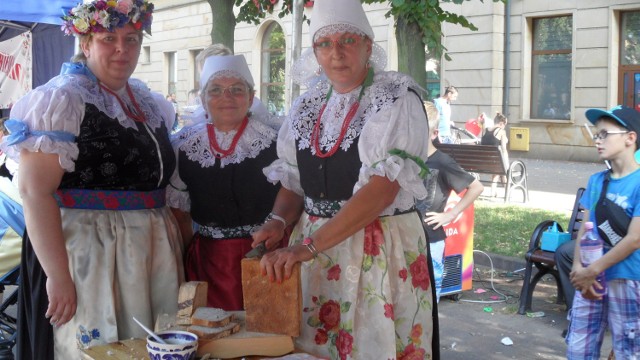 Folkowa niedziela na placu Baczyńskiego w Tychach