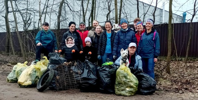 Mieszkańcy Brzeszcz po raz kolejny spotkali się na ploggingu, łączącym rekreację ze sprzątaniem terenów zielonych