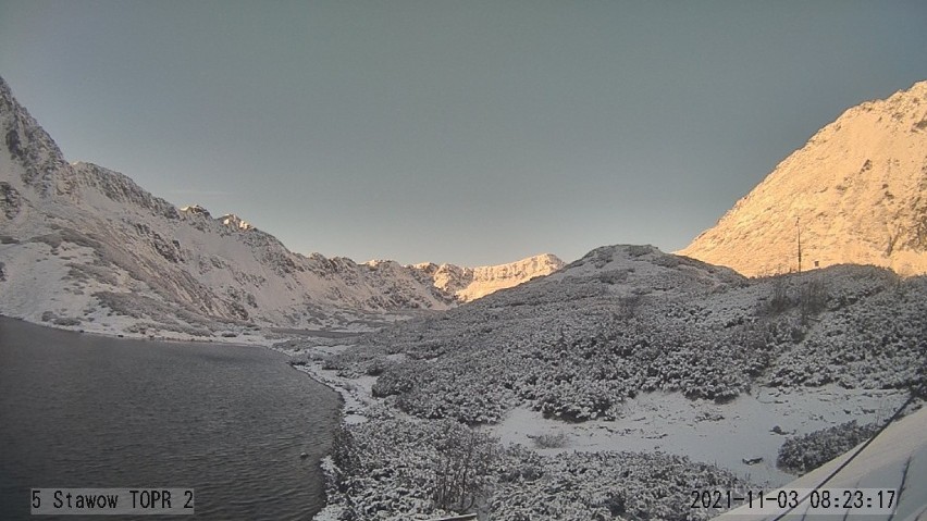 W Tatrach zrobiło się biało. Powyżej 1400 metrów leży śnieg. Jest ślisko i niebezpiecznie