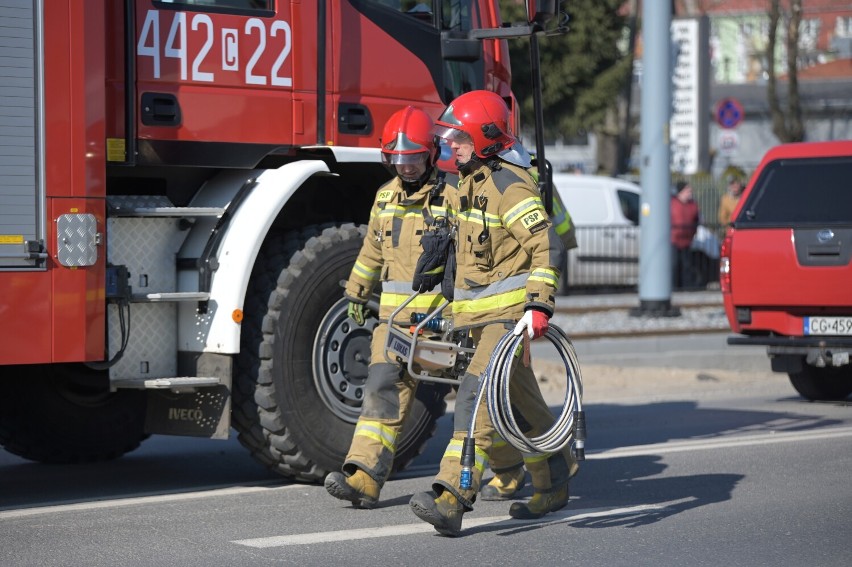 Potrącenie pieszego przez ciężarówkę na ul. Chełmińskiej w...