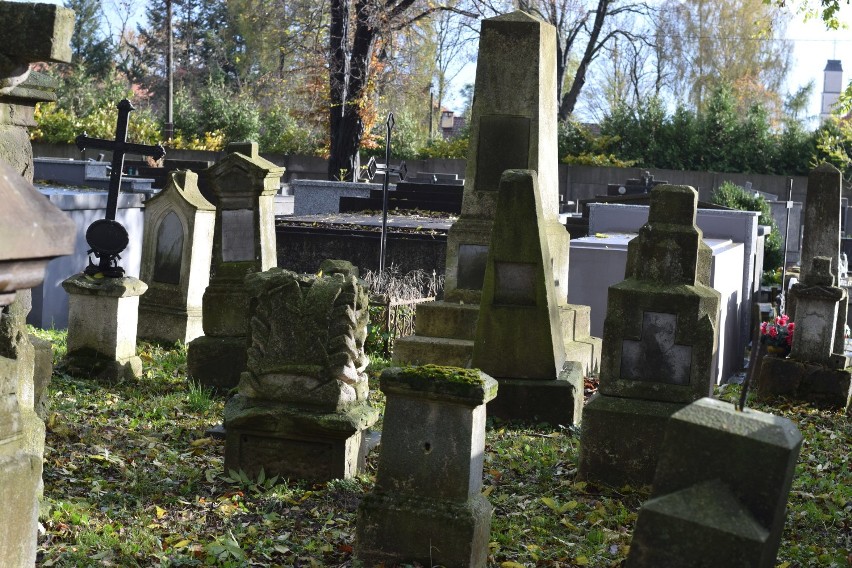 Stary Cmentarz w Jarosławiu został załozony w 1784 roku. To...