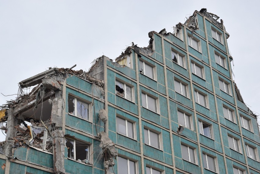 Rozbiórka dawnego hotelu Silesia w Katowicach w...