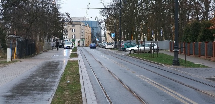 Źle zaparkowany pojazd zatrzymał ruch tramwajów