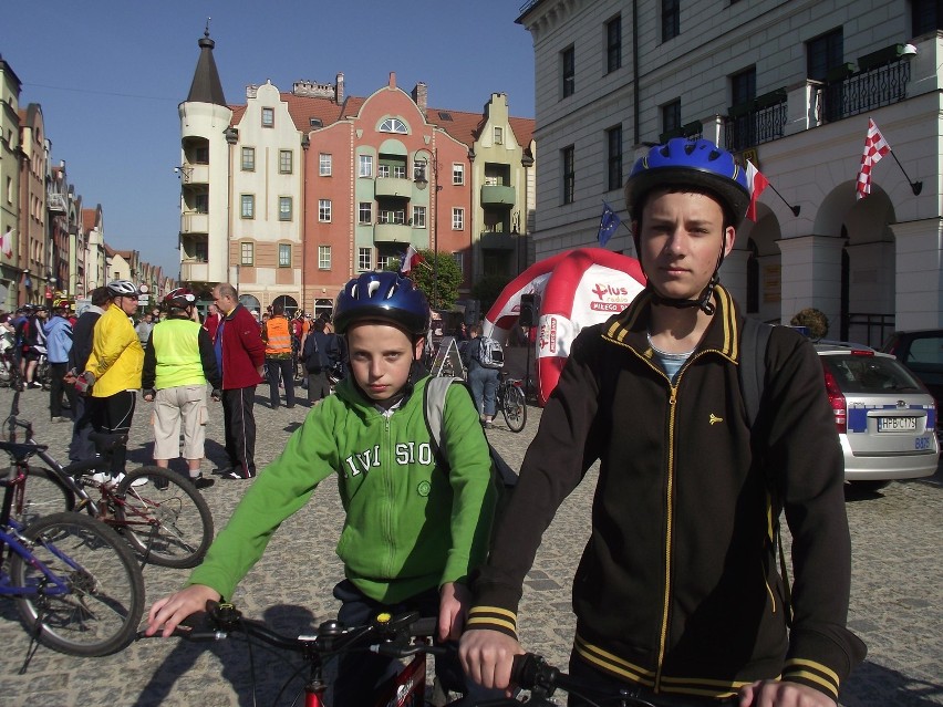 Głogowianie nie ruszają bez kasku