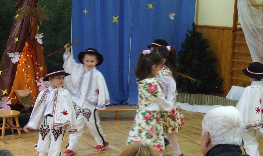 Oświęcim: Dzieci z Przedszkola nr 8 im. Jana Pawła II wystąpiły dla swoich dla babć i dziadków