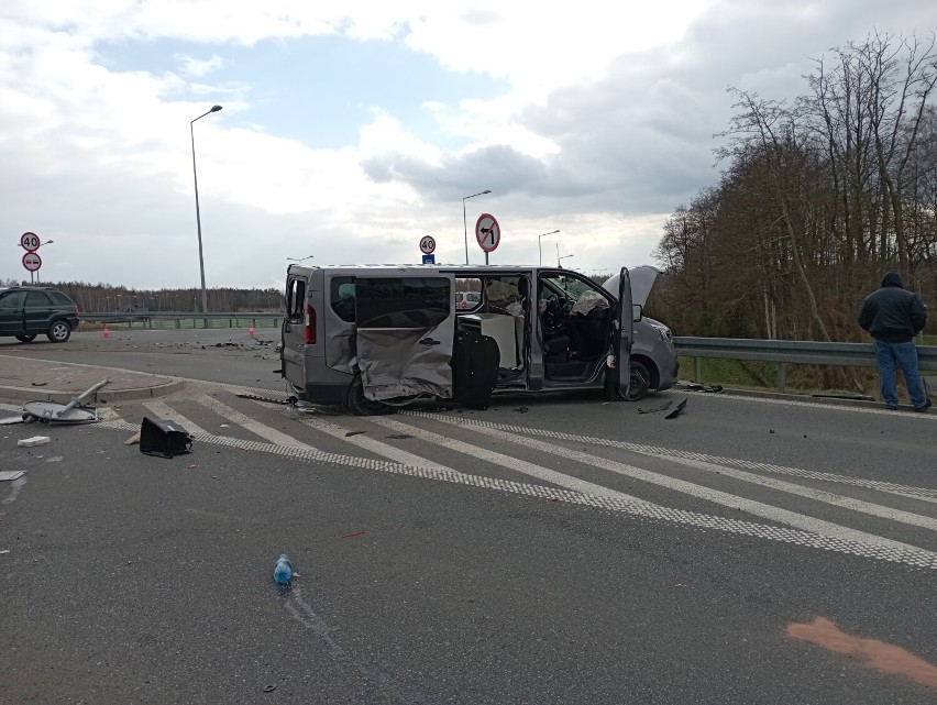 Wypadek na wjeździe na S8 w Rawie Mazowieckiej. Ranne zostało 11-letnie dziecko