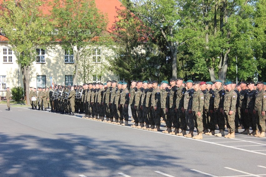 Z półrocznej misji wróciło ponad 230 żołnierzy Polskiego...