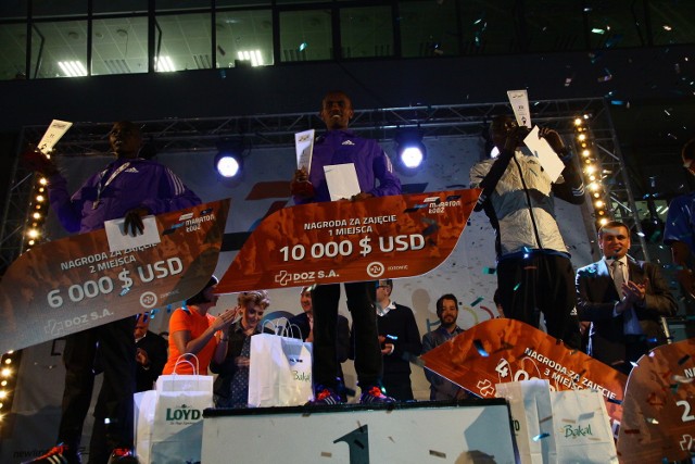 DOZ Maraton 2016, podium:

1.  Abraw Misganaw, 02:13:24.
2.  Melly Rogers, 02:13:45
3.  Mutai Kipkemei,  02:14:15

1. Mutga Racheal Jemutai,  02:31:41
2. Agnieszka Mierzejewska, 02:32:04.
3. Natassia Ivanova,  02:34:47