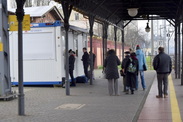 Czy kasy biletowe znowu powędrują do kontenerów, jak podczas ostatniego remontu? Co z najemcami?