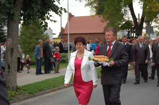 Przechlewo. Dożynki gminne połączone były z uroczystością przyjęcia nowego herbu i flagi