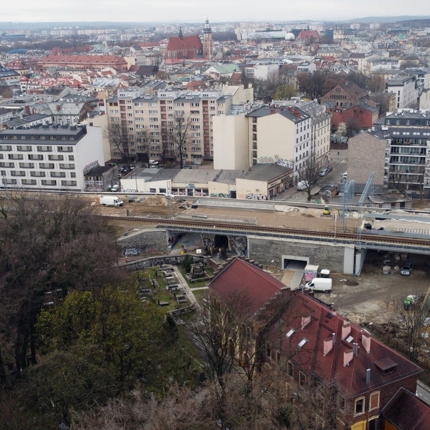 Kraków. Końcowy etap przebudowy wiaduktu nad ul. Miodową. Przejazd dla aut zostanie zamknięty [ZDJĘCIA]