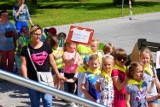 Antynikotynowy przemarsz przedszkolaków ulicami Łęczycy 