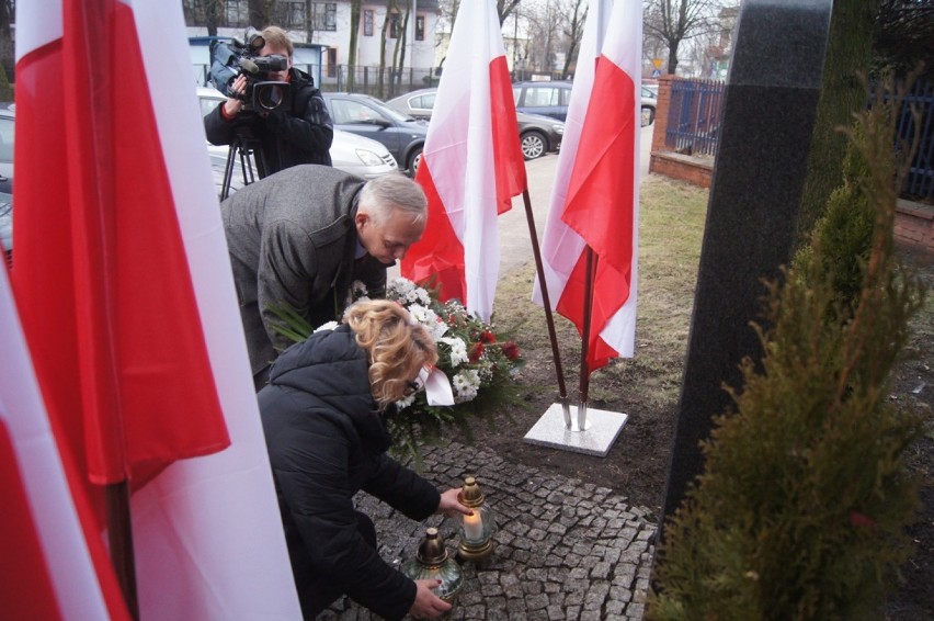 Radomsko: Kwiaty w Dniu Pamięci o Ofiarach Holokaustu