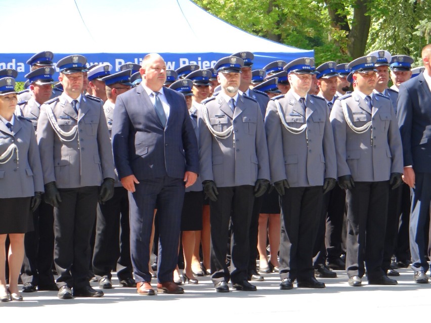 Międzypowiatowe obchody Święta Policji w Radomsku. Medale i awanse dla policjantów. ZDJĘCIA