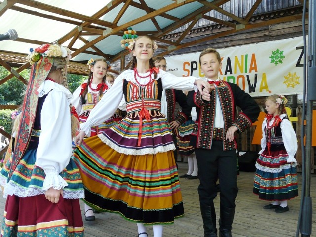 Spotkania z kulturą ludową w Sieradzu. Drugi występ w niedzielę 31 lipca 2016 roku skansenie.