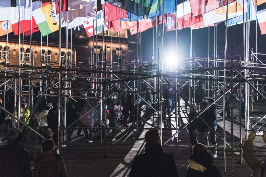 W samym centrum Warszawy zawiśnie 101 kolorowych flag