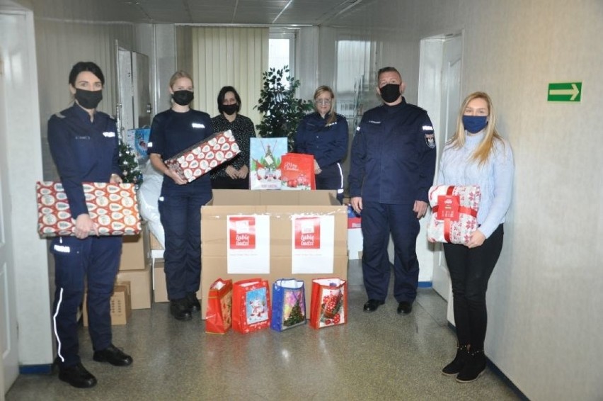 Szlachetna Paczka po raz kolejny z Komendy Powiatowej Policji w Łowiczu [ZDJĘCIA]