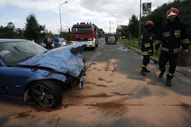 Legnica: Wypadek na Leszczyńskiej - w szpitalu zmarł kierowca passata