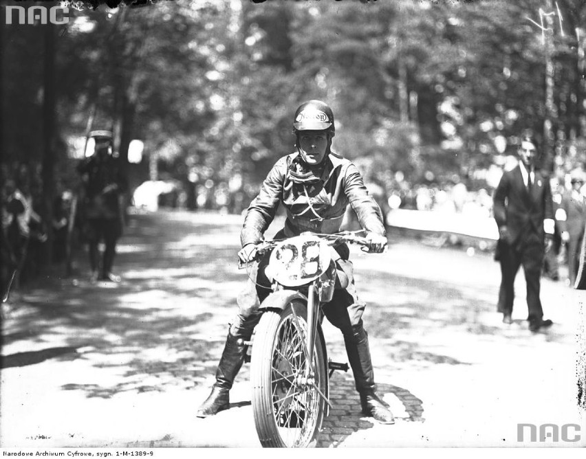 Albrecht von Alvensleben z KM Bydgoszcz podczas zawodów motocyklowych, www.nac.gov.pl