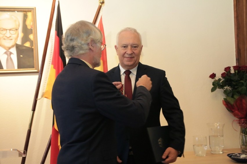 Tadeusz Krzakowski odznaczony Krzyżem Zasługi Republiki Federalnej Niemiec [ZDJĘCIA]